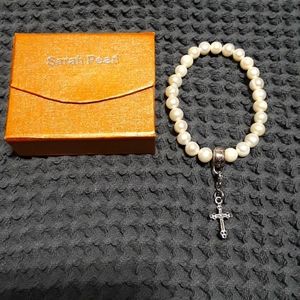 Pearl bracelet with silver cross charm
